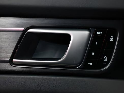 Used 2021 Porsche Panamera GTS w/ Premium Package image 23