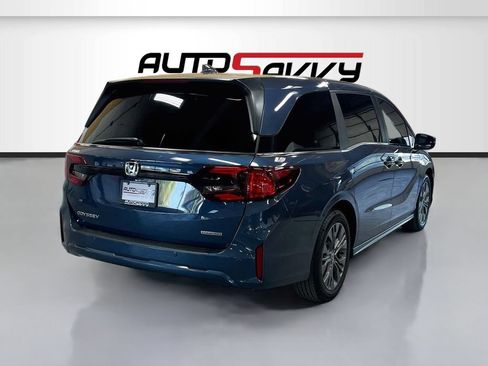Used 2026 Honda Odyssey Touring image 7