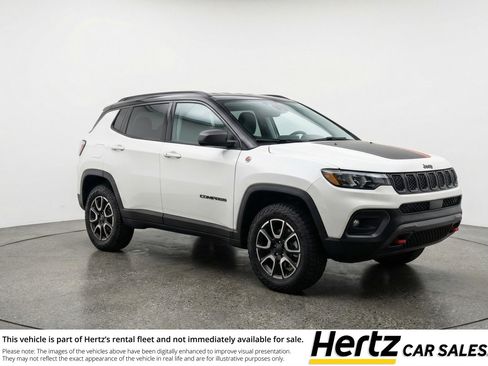 Used 2025 Jeep Compass Trailhawk AWD/4WD image 1