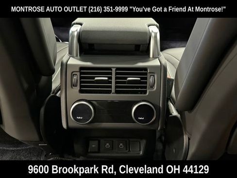 New 2024 Land Rover Discovery Dynamic SE image 25