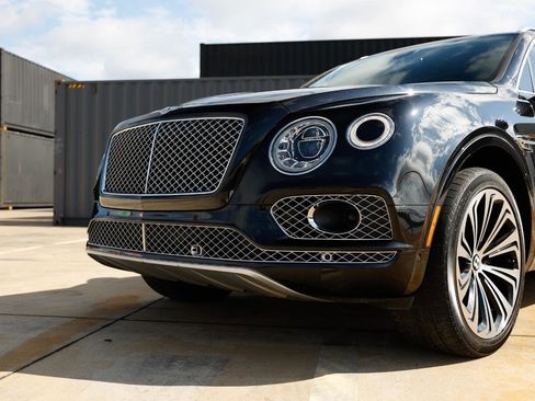 Used 2018 Bentley Bentayga image 36