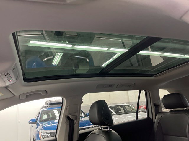 Used 2021 Volkswagen Tiguan SE w/ Panoramic Sunroof Package AWD/4WD image 26