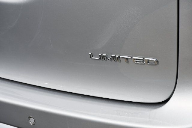 Used 2026 Chrysler Pacifica Limited FWD image 32