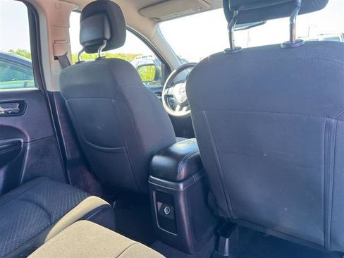 Used 2019 Dodge Journey SE image 21