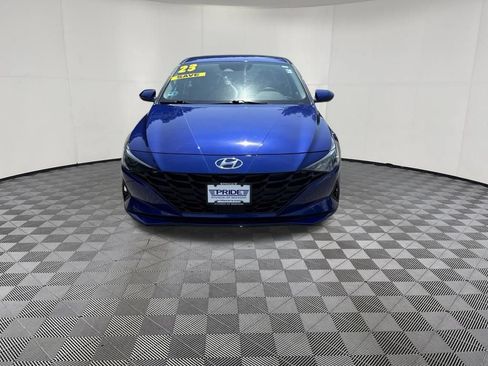Used 2023 Hyundai Elantra SEL w/ Convenience Package FWD image 2