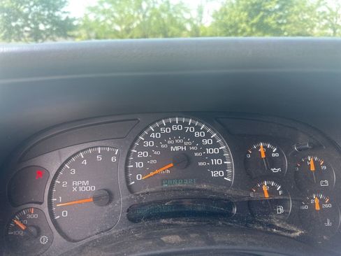 Used 2005 Chevrolet Silverado 2500 LS AWD/4WD image 6