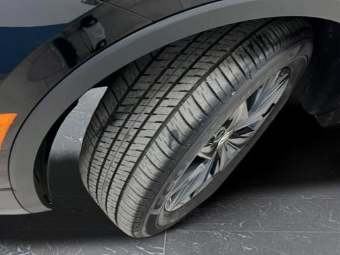 Used 2024 Volkswagen Tiguan SE w/ Panoramic Sunroof Package image 36