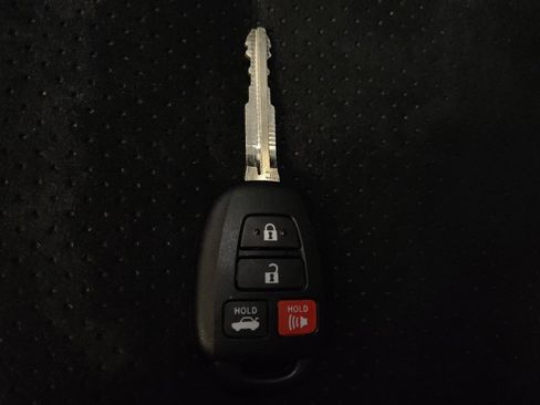 Used 2017 Toyota Camry XSE image 32