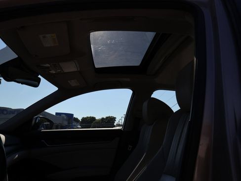 Used 2020 Honda Accord Touring image 10