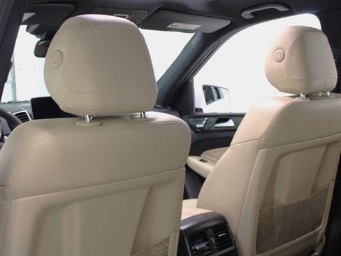 Used 2018 Mercedes-Benz GLS 450 4MATIC image 37