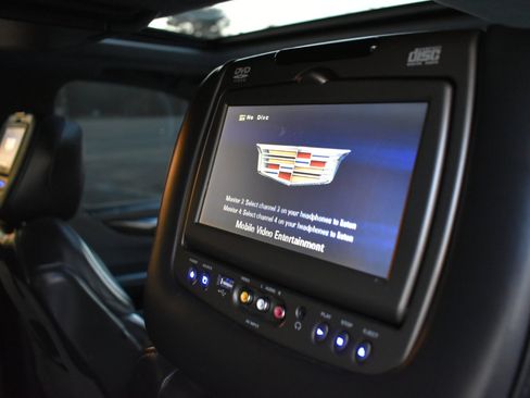 Used 2018 Cadillac Escalade Platinum image 46