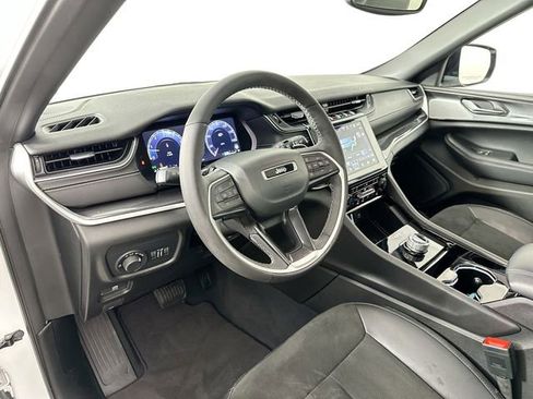 Used 2023 Jeep Grand Cherokee Altitude image 20