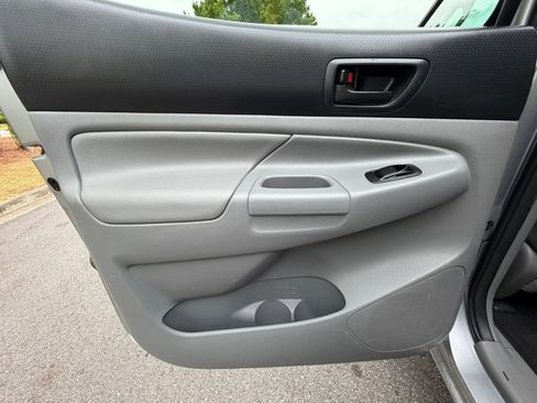 Used 2015 Toyota Tacoma PreRunner w/ SR5 Package RWD image 18