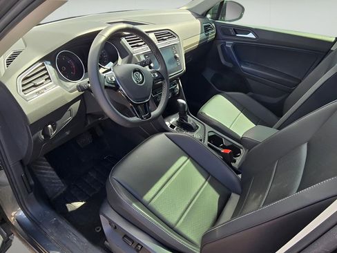 Used 2021 Volkswagen Tiguan SE w/ Panoramic Sunroof Package image 23