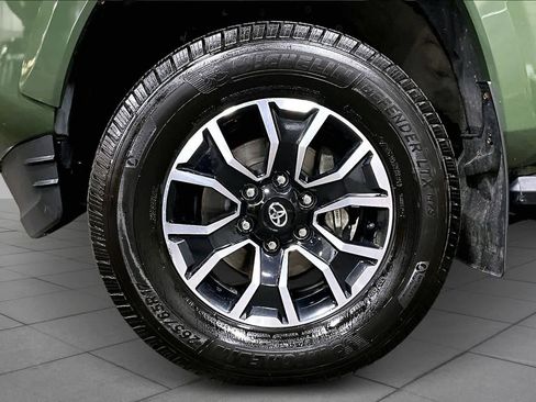 Used 2021 Toyota Tacoma TRD Sport w/ Technology Package image 8