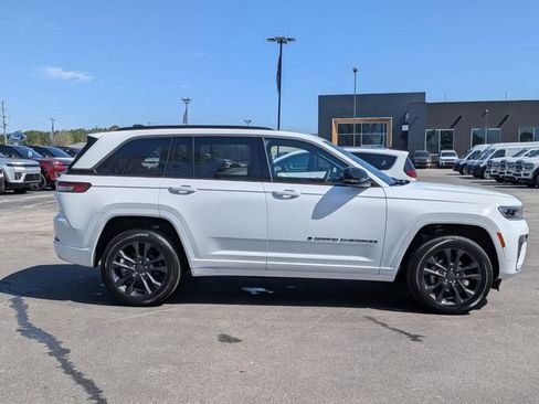 New 2026 Jeep Grand Cherokee Limited AWD/4WD image 9
