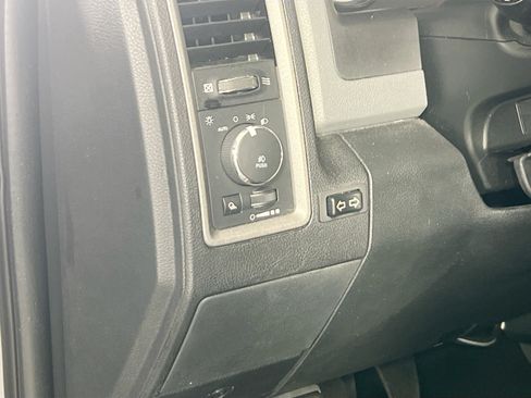 Used 2017 RAM 1500 Express w/ Express Value Package AWD/4WD image 10