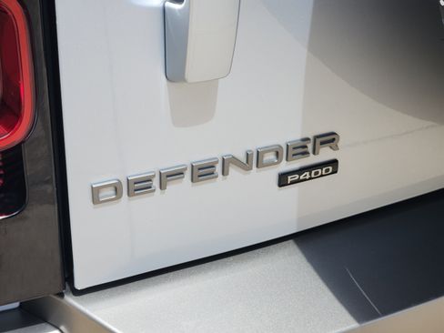 Used 2021 Land Rover Defender 110 X-Dynamic SE AWD/4WD image 33