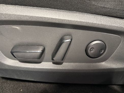 Used 2025 Nissan Pathfinder SV AWD/4WD image 25
