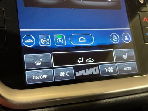 Used 2024 Subaru Outback Premium AWD/4WD image 31