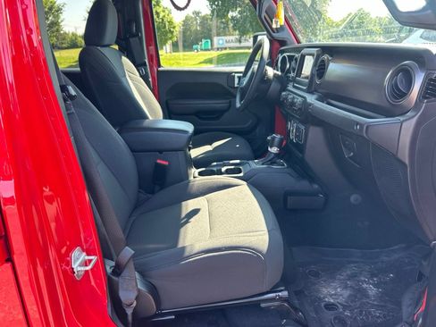Used 2023 Jeep Gladiator Sport AWD/4WD image 15