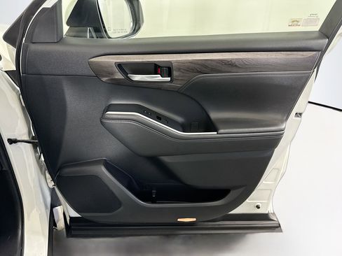 Used 2020 Toyota Highlander Limited image 35