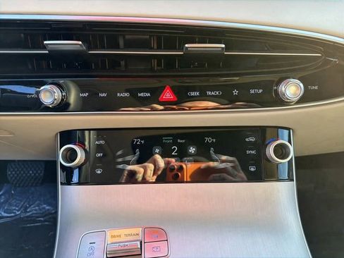 Used 2026 Genesis GV70 2.5T Select image 28