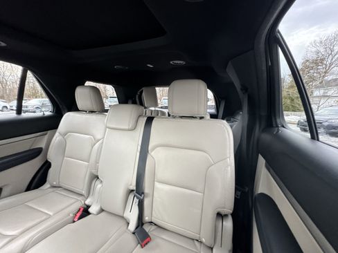 Used 2018 Ford Explorer XLT w/ Equipment Group 202A image 26
