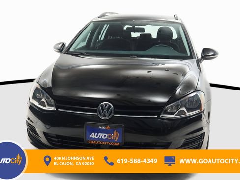 Used 2017 Volkswagen Golf S image 4