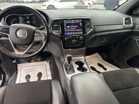 Used 2022 Jeep Grand Cherokee Laredo X image 11