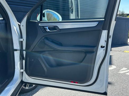 Certified 2026 Porsche Macan image 20