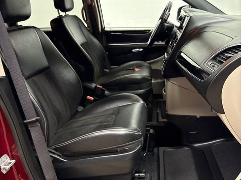 Used 2019 Dodge Grand Caravan SXT FWD image 29