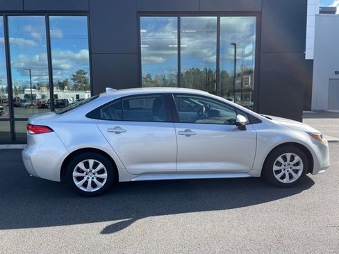 Used 2025 Toyota Corolla LE image 5