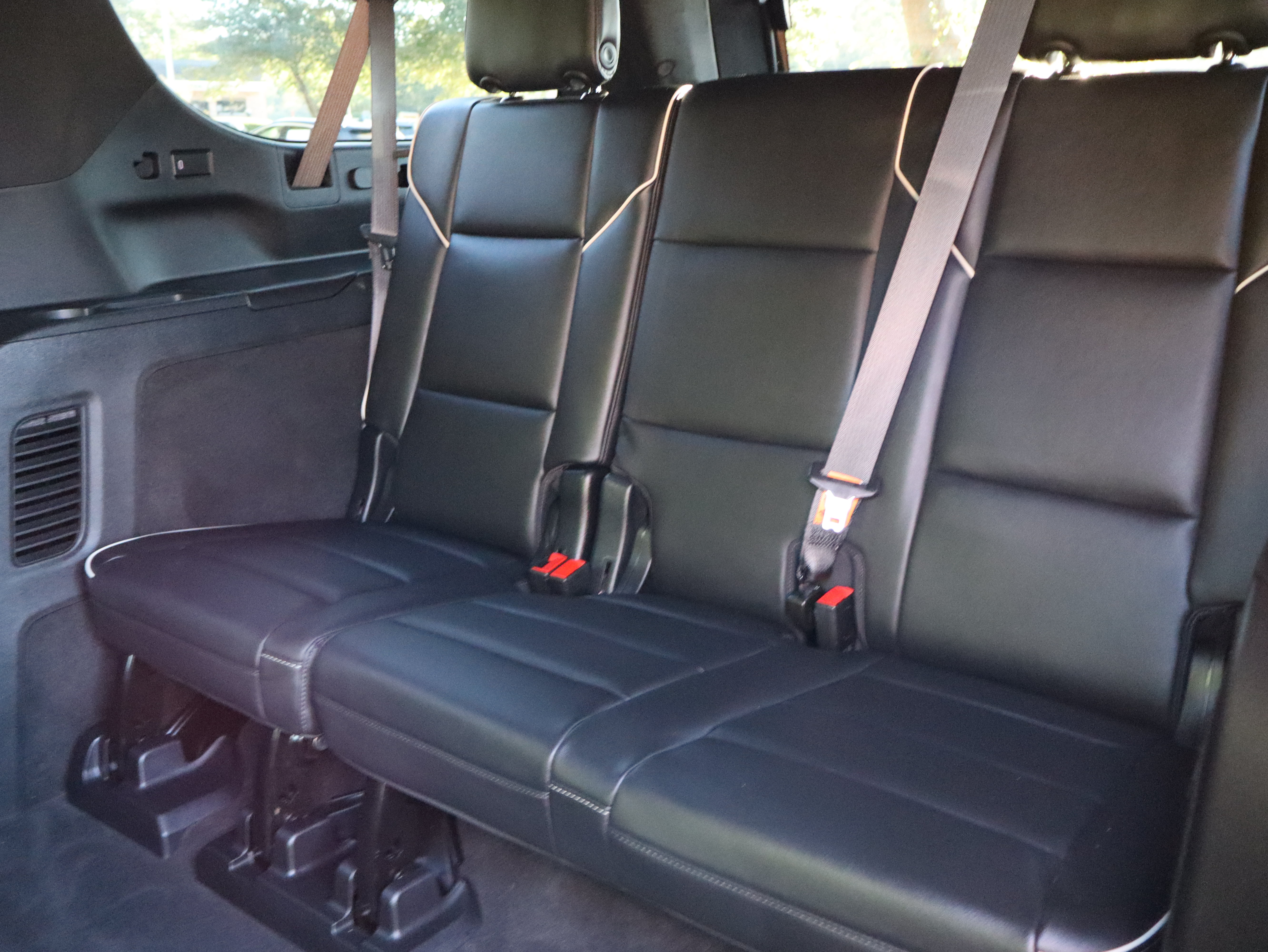 Used 2024 Cadillac Escalade ESV Premium Luxury AWD/4WD image 44