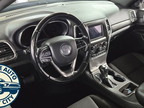 Used 2020 Jeep Grand Cherokee Laredo image 10