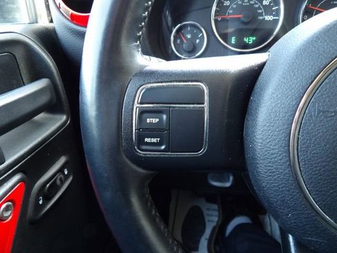 Used 2018 Jeep Wrangler Unlimited Sahara image 17