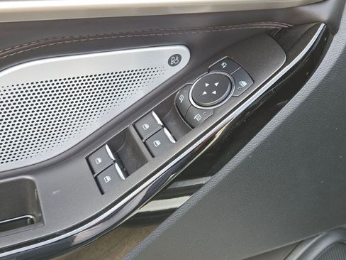 Used 2023 Ford Explorer Platinum w/ Technology Package image 31