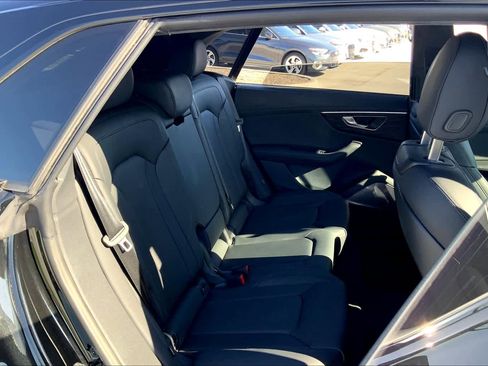 Used 2023 Audi Q8 Prestige w/ Prestige Package image 18