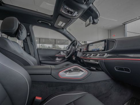 New 2025 Mercedes-Benz GLS 580 4MATIC image 17