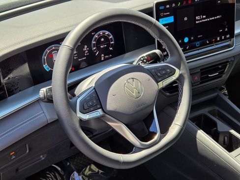 New 2026 Volkswagen Tiguan SE AWD/4WD image 11