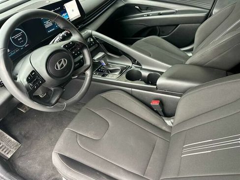 Used 2025 Hyundai Elantra SEL FWD image 10