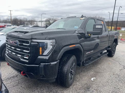 Used 2024 GMC Sierra 2500 AT4 w/ AT4 Preferred Package image 3