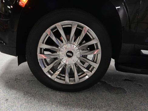 Used 2021 Cadillac Escalade Premium Luxury image 5