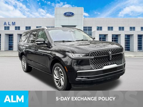 Used 2025 Lincoln Navigator L Reserve AWD/4WD image 3