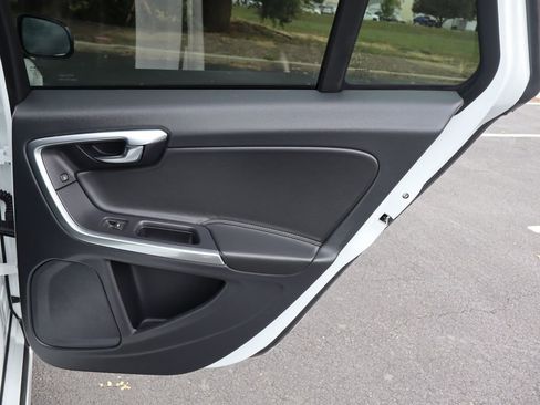 Used 2018 Volvo V60 T5 Cross Country w/ Convenience Package image 25