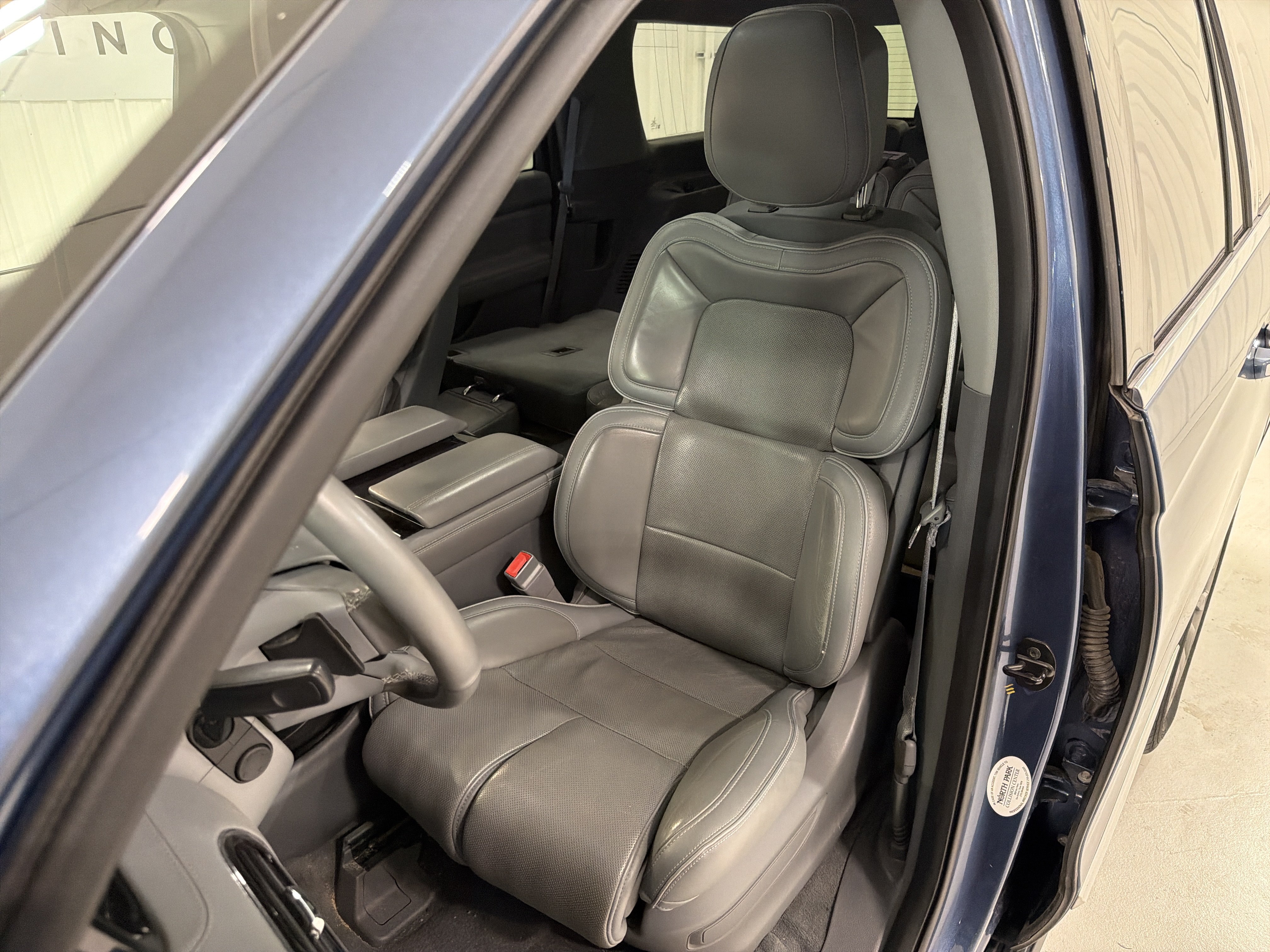 Used 2019 Lincoln Navigator Select RWD image 16