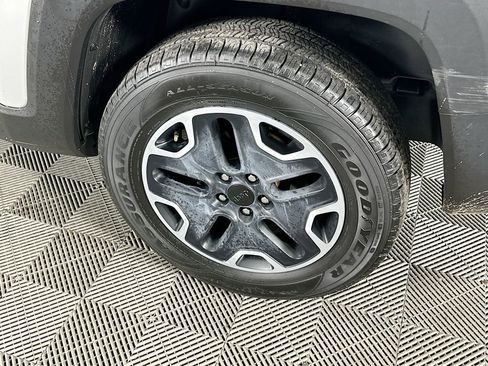 Certified 2017 Jeep Renegade Trailhawk image 37