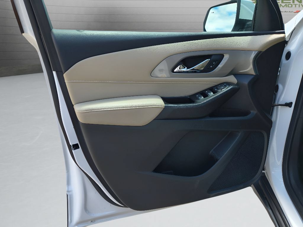 Used 2022 Chevrolet Traverse LS AWD/4WD image 10