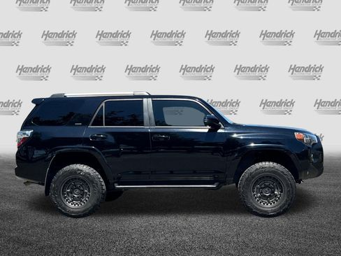 Used 2019 Toyota 4Runner SR5 AWD/4WD image 3