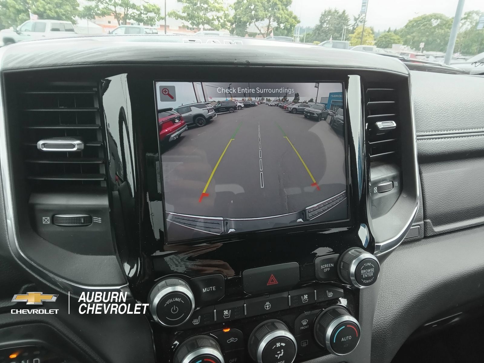 Used 2024 RAM 1500 Laramie AWD/4WD image 15